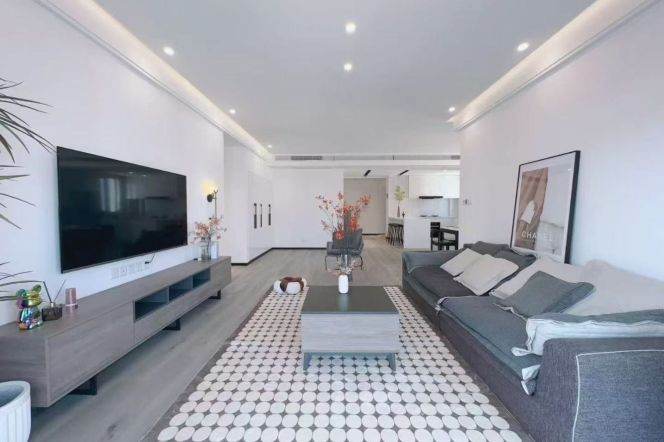 High-Floor Spacious 3BR Apartment near Zhongshan Park (L2/L3/L4)