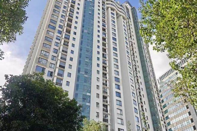 High-Floor 3BR Apartment in Gubei