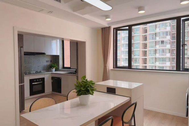High-Floor 3BR Apartment near Zhongshan Park (L2/L3/L4)