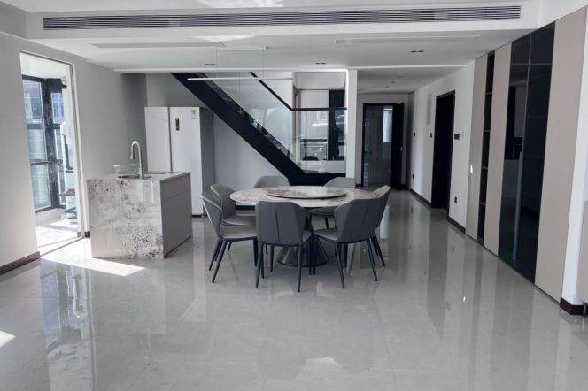 Spacious 4BR Apartment in North Bund with Terrace (L12)