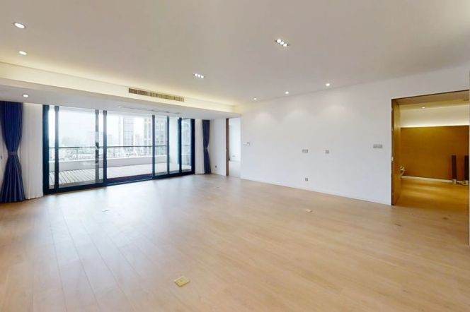 High-Floor Spacious 5BR Apartment in Jing'an (L2/L12/L13)
