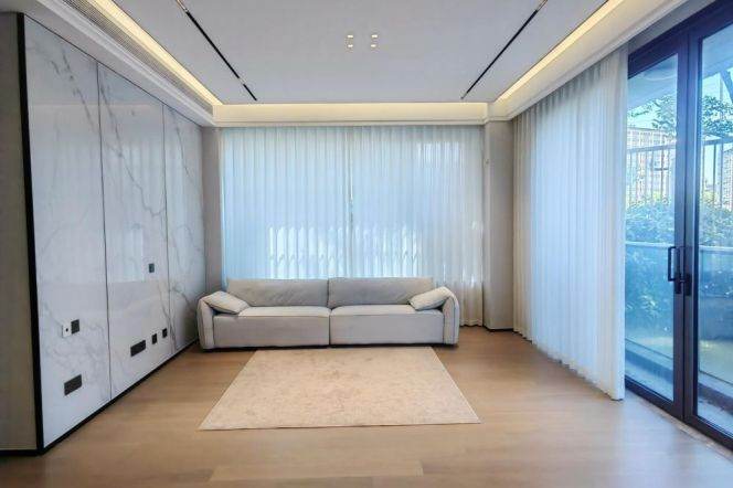 3BR Apartment near Oriental Sports Center Metro with Floor-to-Ceiling Windows