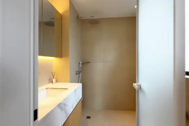 3BR Apartment near Jing'an Temple with Floor-to-Ceiling Windows