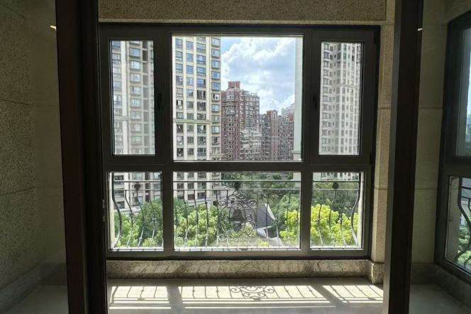 Spacious 2BR Apartment in Old Xuhui (L9/L12)