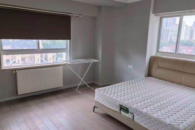Spacious 3BR Apartment near South Shaanxi Rd Metro with Terrace