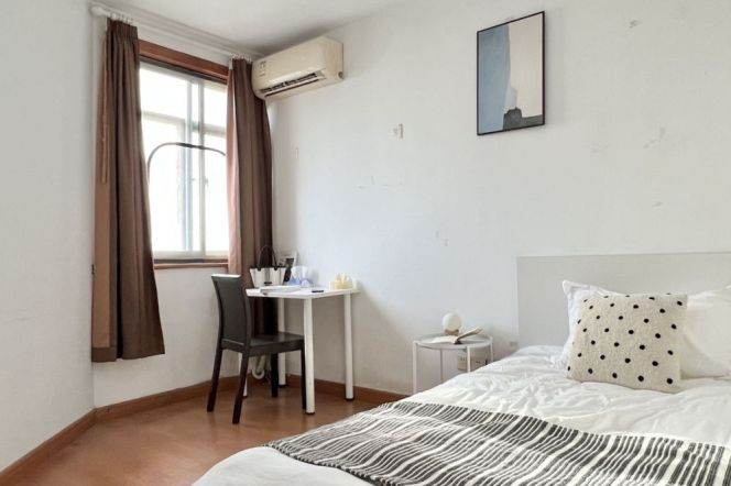 4BR Shared Apartment in Jing'an (L7)