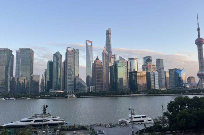 Spacious 4BR Apartment in North Bund with Terrace (L12)