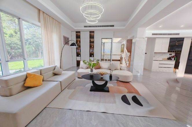 Spacious 6BR Villa near Panlong Rd Metro with Private Garden