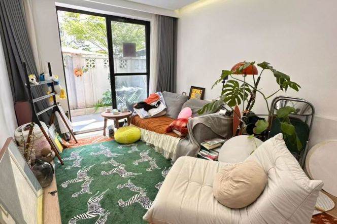1BR Apartment in Gubei with Terrace