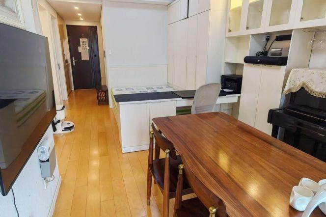 High-Floor 2BR Apartment near Oriental Sports Center Metro (L6/L8/L11)