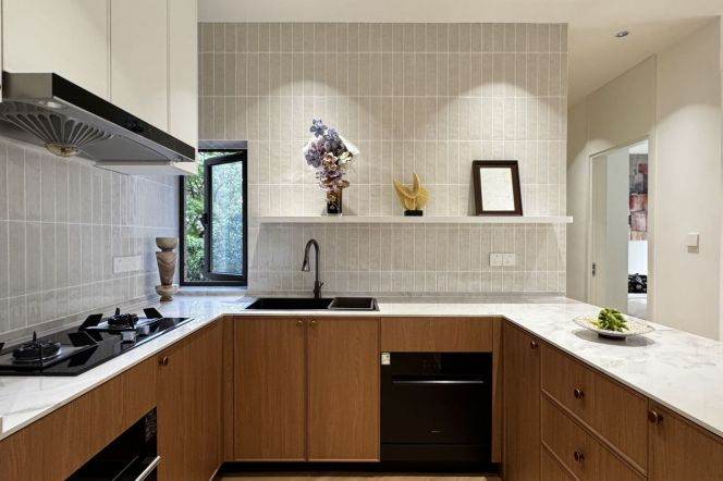 3BR Apartment at Ambassy Court (L1/L7/L10)