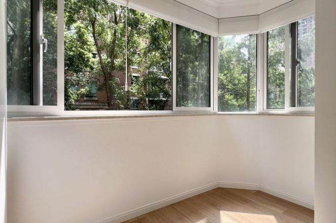 2BR Apartment in Jing'an with Green View (L7)