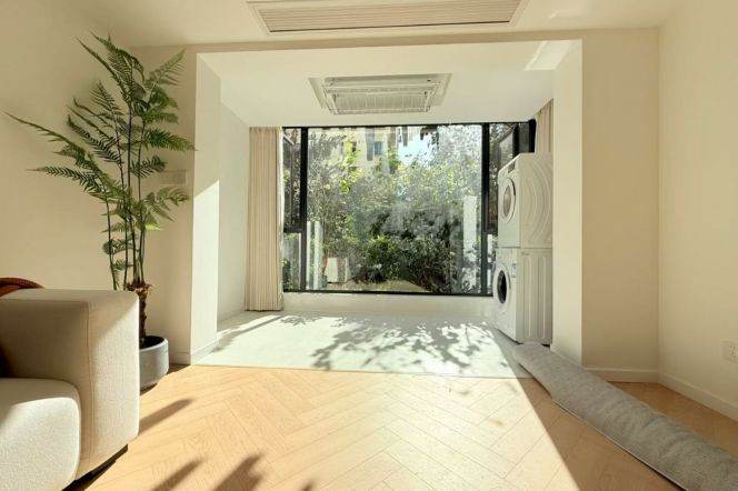 4BR Apartment in Jing'an with Green View (L13/L14)
