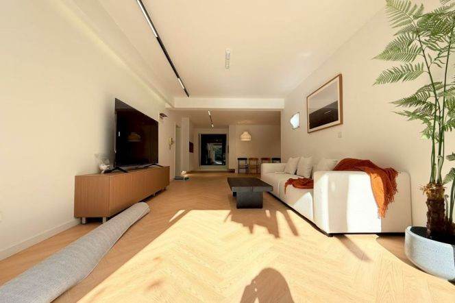 4BR Apartment in Jing'an with Green View (L13/L14)