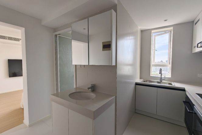 High-Floor 2BR Apartment near Xintiandi (L1/L8/L14)