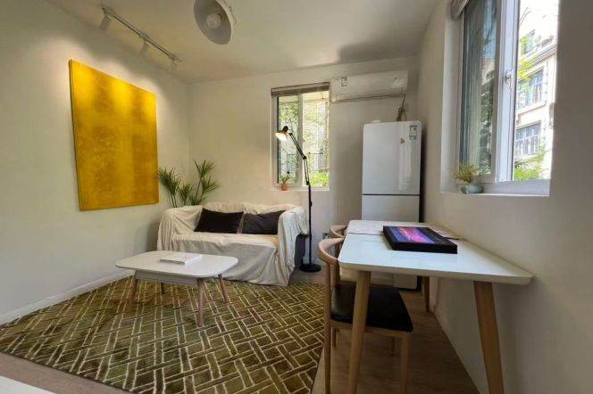 1BR Apartment in Jing'an (L2/L11)