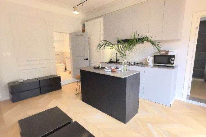 Spacious 1BR Apartment in Old Xuhui with Terrace (L10)