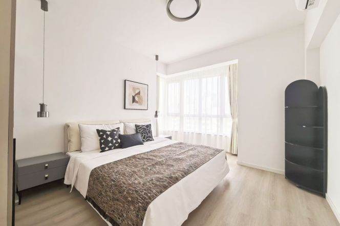 High-Floor Spacious 3BR Apartment in Xujiahui