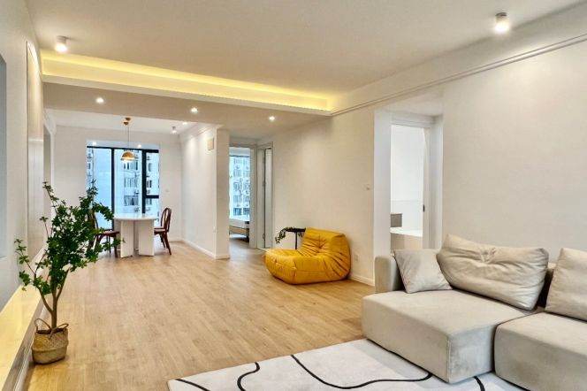 3BR Apartment in Xujiahui (L1/L9/L11)