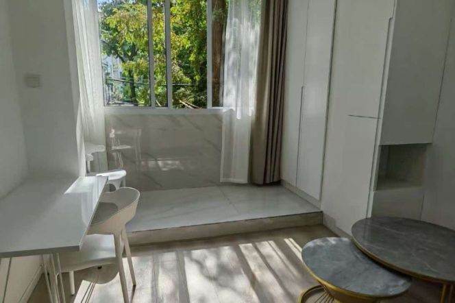 1BR Apartment near Hongqiao Rd Metro
