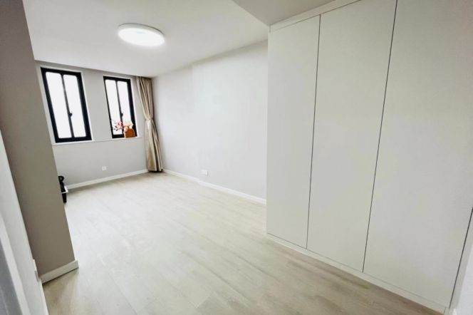 Spacious 2BR Apartment in Old Xuhui (L2/L7/L14)