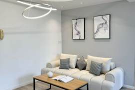 2BR Apartment near Changshou Rd Metro (L7/L13)