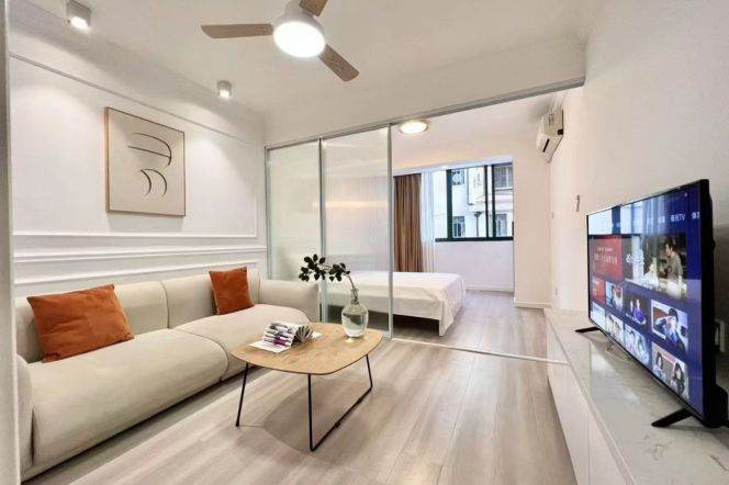 1BR Apartment near Jiangsu Rd Metro (L2/L11)