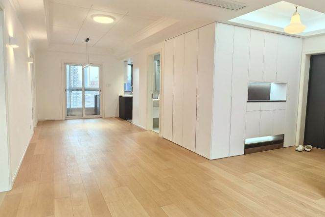 High-Floor 3BR Apartment in Laoximen (L8/L10/L14)