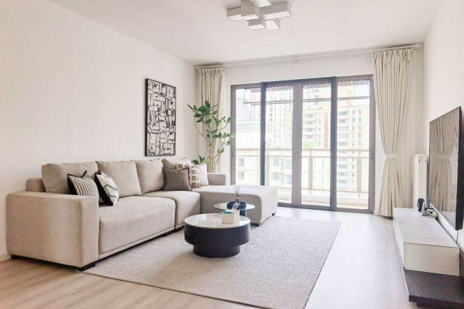 High-Floor Spacious 3BR Apartment in Xujiahui