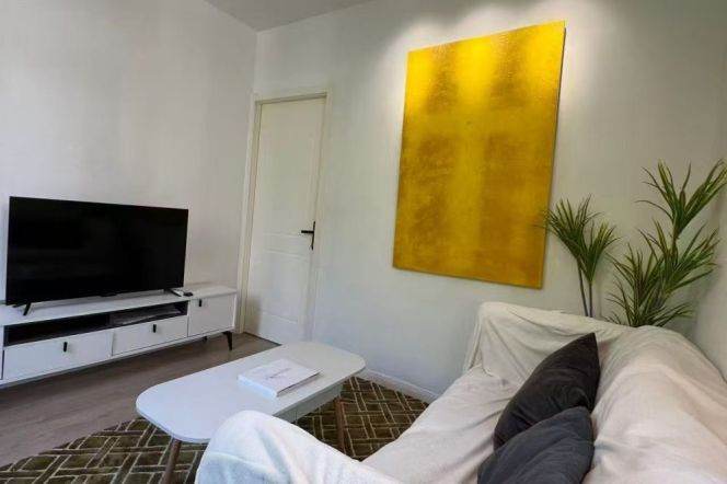 1BR Apartment in Jing'an (L2/L11)
