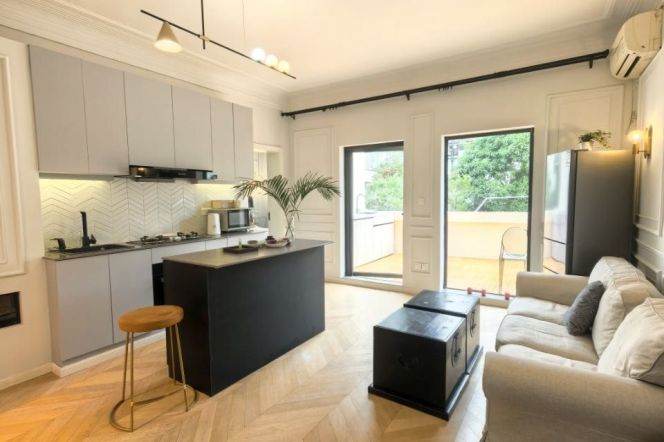 Spacious 1BR Apartment in Old Xuhui with Terrace (L10)
