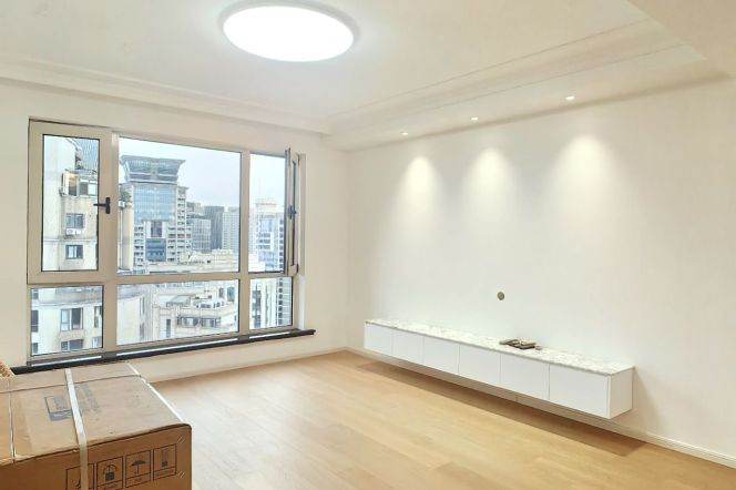 High-Floor 3BR Apartment in Laoximen (L8/L10/L14)