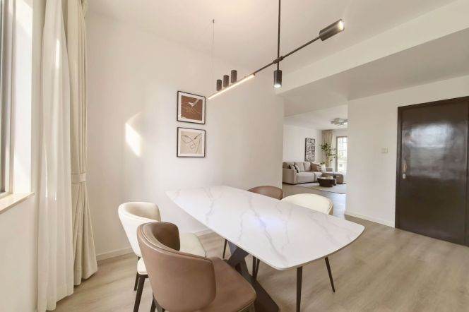 High-Floor Spacious 3BR Apartment in Xujiahui