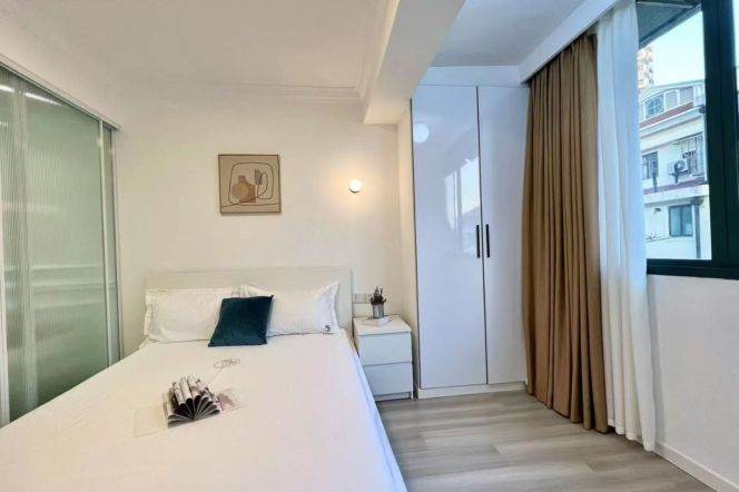 1BR Apartment near Jiangsu Rd Metro (L2/L11)