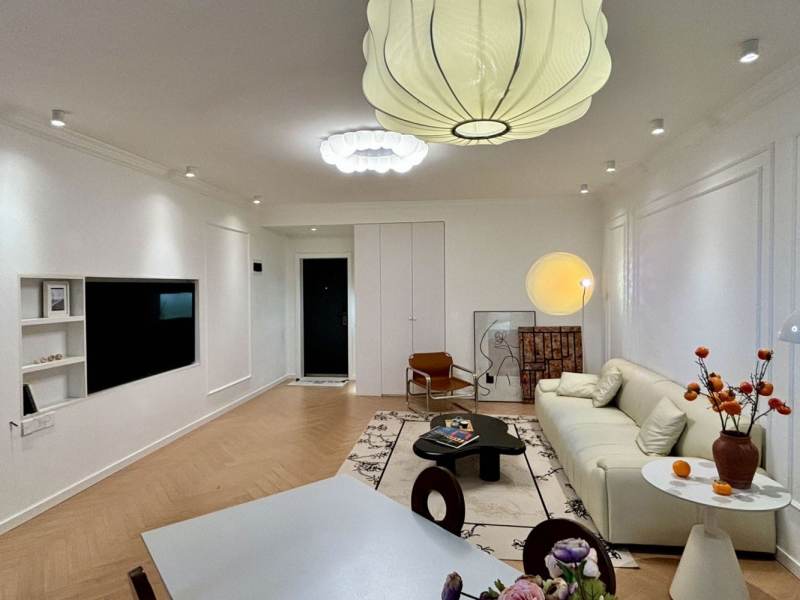 Housing image — Living Room