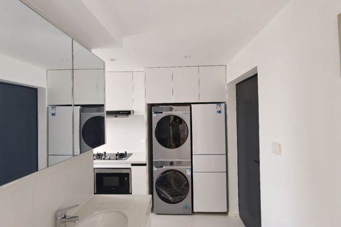 High-Floor 2BR Apartment near Xintiandi (L1/L8/L14)
