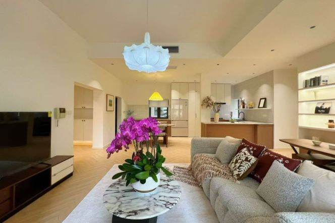 3BR Apartment at Ambassy Court (L1/L7/L10)