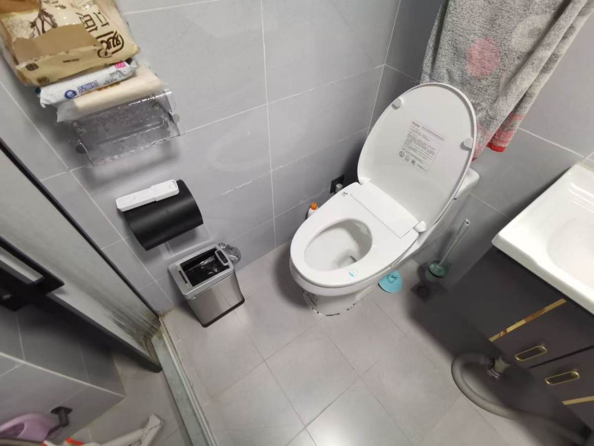 Housing image — Bathroom