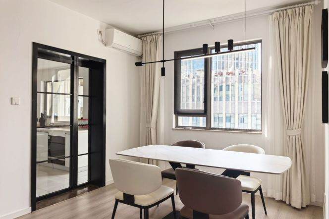 High-Floor Spacious 3BR Apartment in Xujiahui