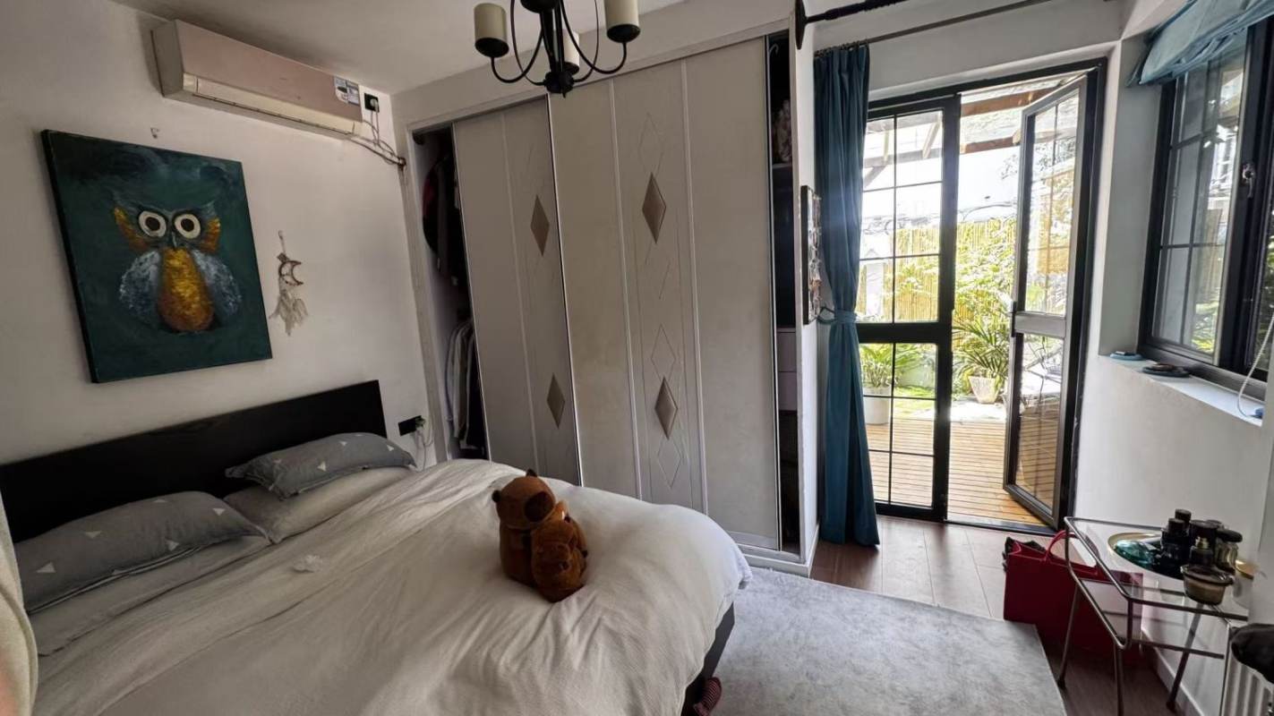 Housing image — Bedroom