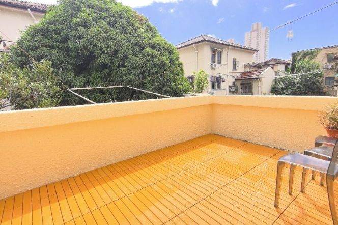 Spacious 1BR Apartment in Old Xuhui with Terrace (L10)