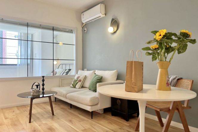 1BR Apartment in Gubei (L10)