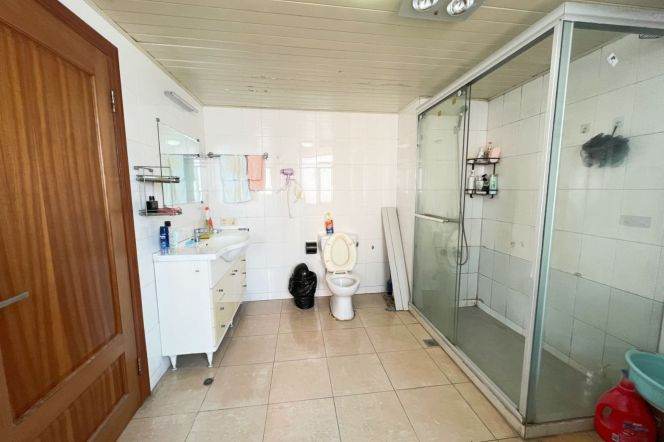 4BR Shared Apartment in Jing'an (L7)