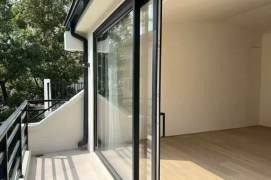 4BR Lane House in Jing'an with Terrace