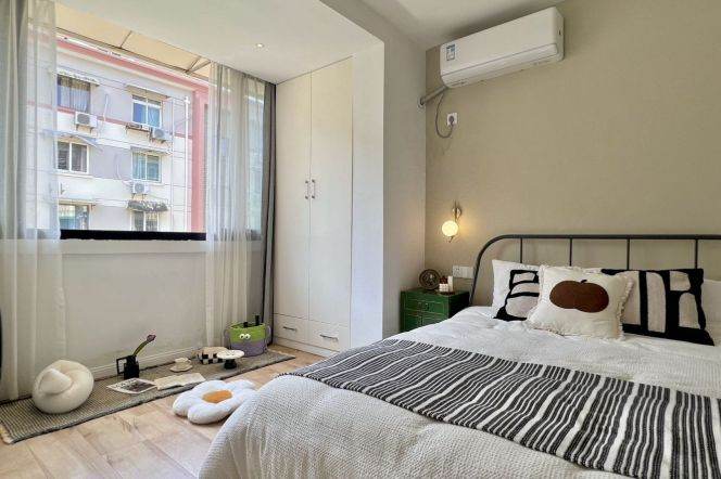 1BR Apartment in Gubei (L10)