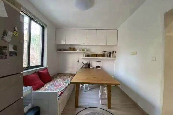 2BR Apartment in Old Xuhui (L1/L7)