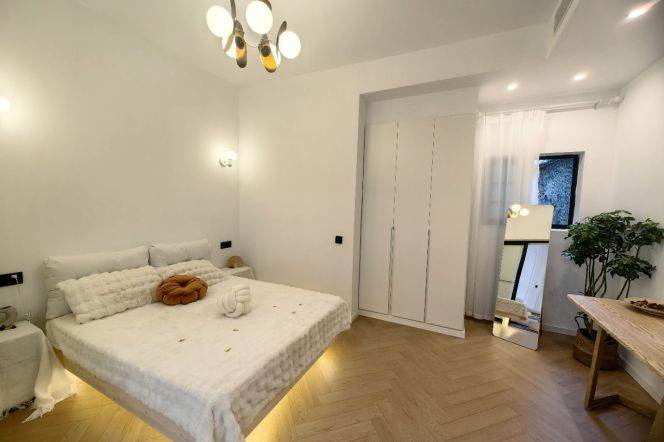 1BR Apartment near Xintiandi Metro with Terrace (L9/L10/L13)