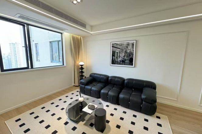 High-Floor 1BR Apartment at Gaorong Unit