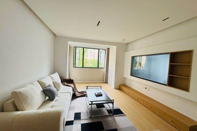 1BR Apartment near Jiangsu Rd Metro (L2/L11)