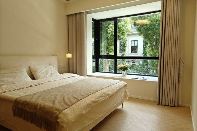 Spacious 2BR Apartment in Jing'an with Green View (L7)